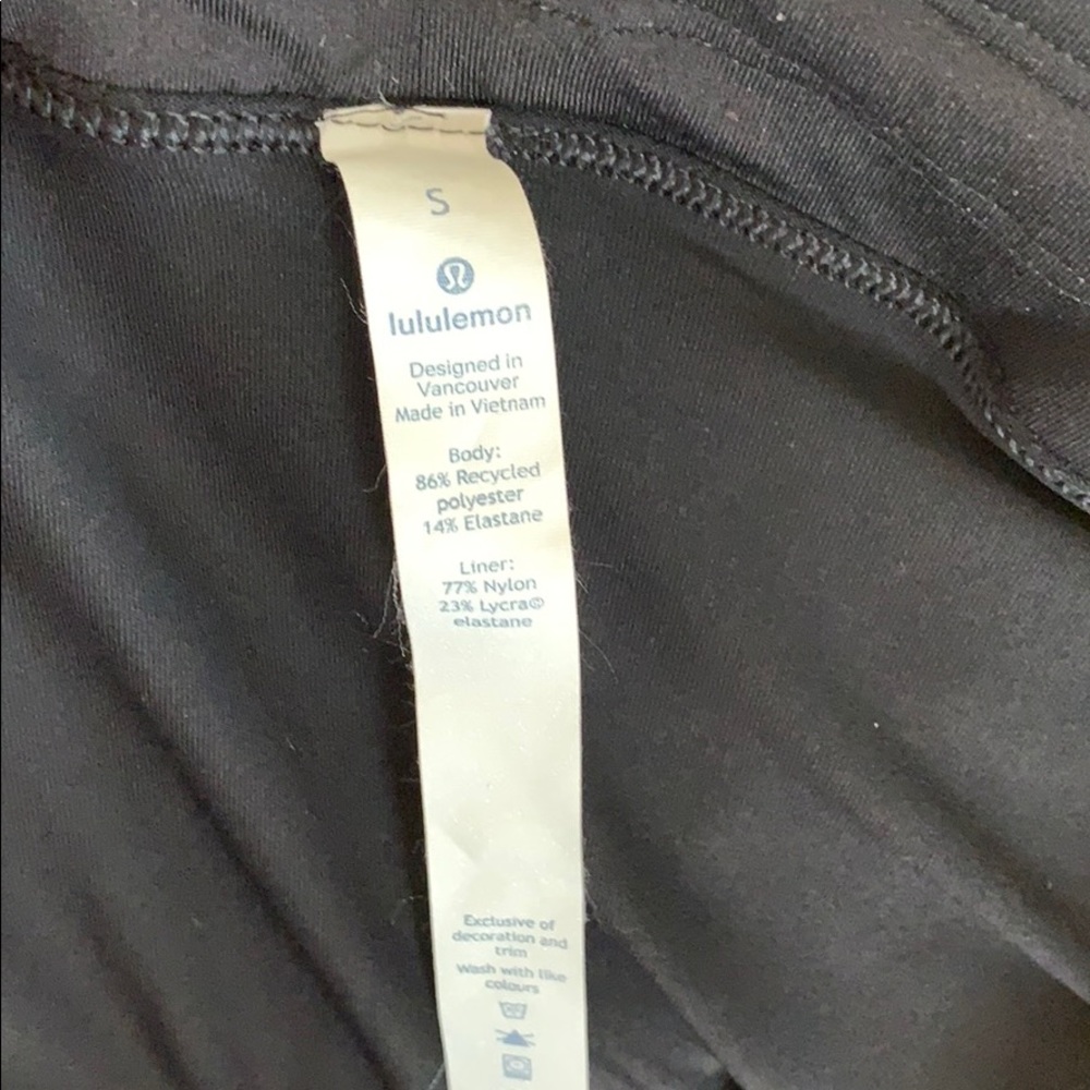 Small Black Lululemon shorts with liner - Picture 4 of 6